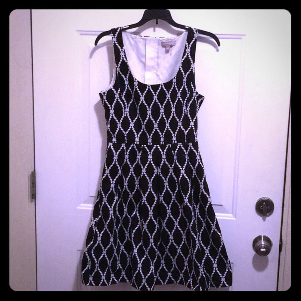 Gorgeous White House Black Market a line dress!